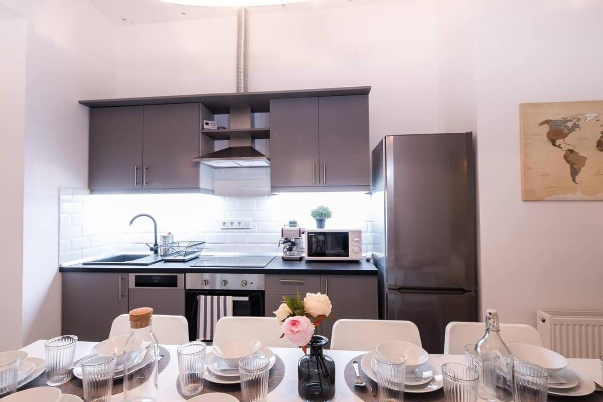 Central Brand New And Modern Apartment Budapest Exterior photo